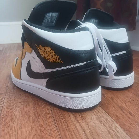 Jordan 1 High Yellow Ochre (WORN 2 TIMES!!!) - Picture 5 of 9